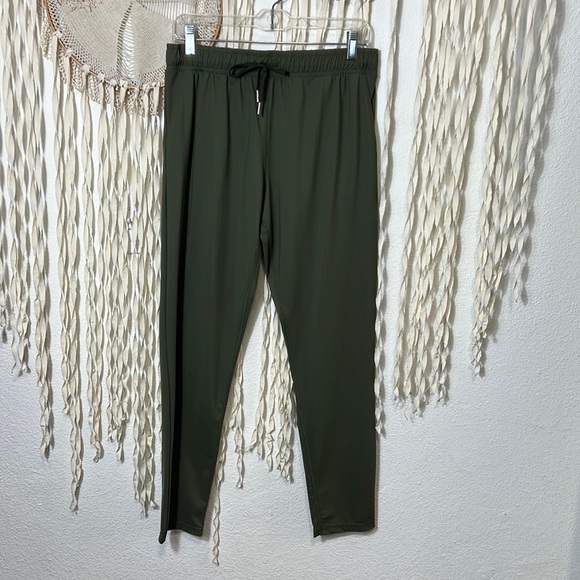 ZYIA Pants & Jumpsuits Zyia Green Jogger Size M Poshmark